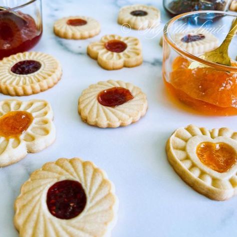 Sicilian Cookies, Thumbprint Cookie, Thumbprint Cookies Recipe, Cookie Ball, Fruit Preserves, Thumbprint Cookies, Cookie Stamps, Pretty Colors, Sandwich Cookies