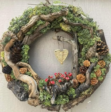 Woodsy Wreath Ideas, Natural Wreath Ideas, Diy Spring Door Decor, Cottage Core Wreath, Foraged Wreath, Cottagecore Diy, Fairy Wreath, Crystal Wreath, Woodland Wreath