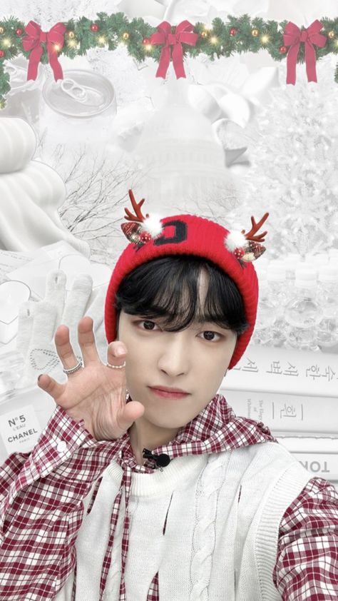 How are yall doing today?? #hongjoong #kimhongjoong #ateez #hongjoongateez #ateezhongjoong #wallpaper #whiteaesthetic #white #kpop #wallpaper #christmas Hongjoong Christmas, White Kpop Wallpaper, Ateez Christmas Wallpaper, Ateez Christmas, Wallpaper Christmas, Kim Hongjoong, White Aesthetic, Christmas Wallpaper, Kpop Wallpaper