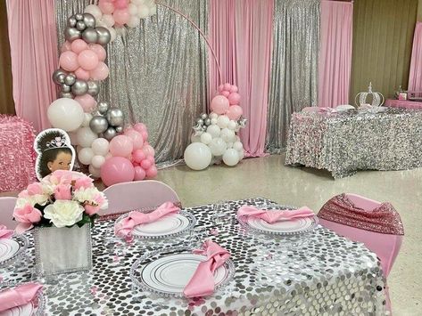 Pink White And Silver Table Setting, Pink And Silver Backdrop, Pink And Silver Birthday Party, Metallic Curtains, Queen Decor, Lavender Party, Event Decor Ideas, Party Decorations Table, Balloons Flowers