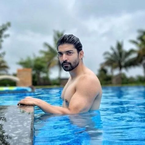 https://uimiupdate.com/2022/07/22/gurmeet-choudhary-shared-his-sizzling-hot-photo/ Poses At The Pool, Pool Pic, Gurmeet Choudhary, Pink Backdrop, Handsome Actors, Toned Body, Cute Photos, Little Princess, Cute Pink