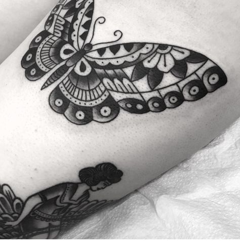 Old Style Butterfly Tattoo, American Traditional Butterfly Black, Viceroy Butterfly Tattoo, Butterfly Tattoo Traditional, Traditional Butterfly Tattoo, Heavily Tattooed, Borboleta Tattoo, Vintage Flower Tattoo, Traditional Tattoo Flowers