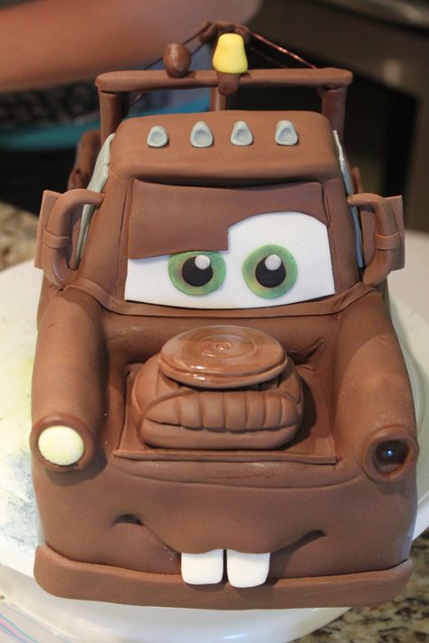 Tow-Mater - birthday cakes for boys                                                                                                                                                                                 More Tow Mater Cake, Mater Cake, Disney Cars Cake, Best Birthday Cake Recipe, 3d Dort, 4de Verjaardag, Festa Hot Wheels, Cars Birthday Cake, Tow Mater