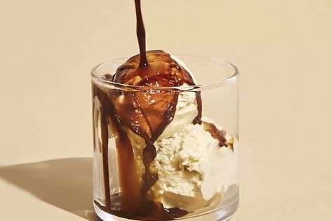 An Ode to The Affogato: How to Make the Ice Cream-Espresso Hybrid at Home - Thrillist Coffee Affogato, Gelato Brands, Affogato Coffee, Affogato Recipe, Best Vanilla Ice Cream, Italian Ice Cream, Pint Of Ice Cream, Frozen Dessert Recipe, Irish Cream Liqueur