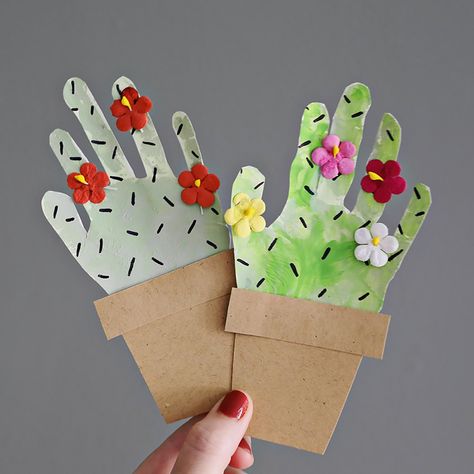 Cactus Handprint Cactus Handprint Art, Learning About Plants, Wild West Crafts, Cactus Flower Painting, Handprint Butterfly, Hand Print Flowers, Paper Cactus, Cactus Craft, Cactus Printable