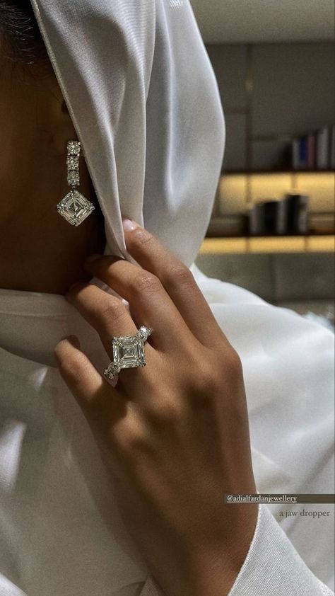 Acrylic Nail Aesthetic, Old Money Jewelry, Money Jewelry, Leo Girl, Look Rich, Rich Luxury, Expensive Jewelry Luxury, Classy Jewelry, Expensive Jewelry