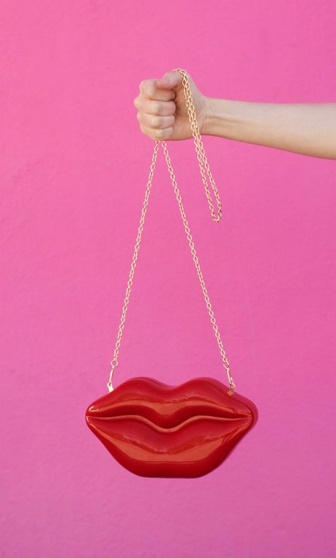 Lip purse from SheIn. So me! Lip Purse, Funny Purses, Pretty Purses, Funny Bags, I Love Jesus, Swag Bag, Unique Purses, Love Jesus, Handbag Heaven