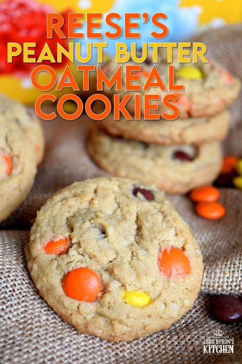 Santa Cookie Recipe, Reese's Pieces Cookies, Basic Cookie Recipe, Reeses Cookies, Reese's Chocolate, Basic Cookies, Easy Peanut Butter Cookies, Peanut Butter Oatmeal Cookies, Peanut Butter Oatmeal