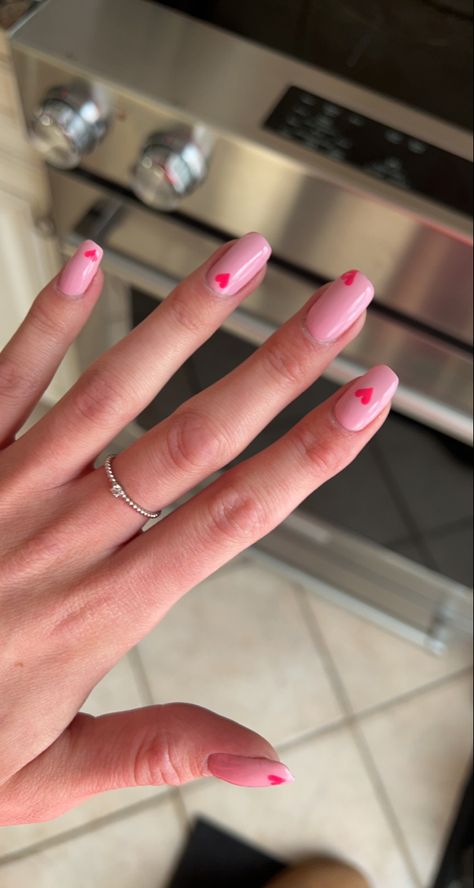 Birthday Nails Shellac, Light Pink Red Heart Nails, Pink Heart On Nails, Valentine Shellac Nails, Valentine’s Day Shellac Nails, Shellac Valentines Nails, Valentines Nails Shellac, Pink Nails With Small Heart, Shellac Pink Nails