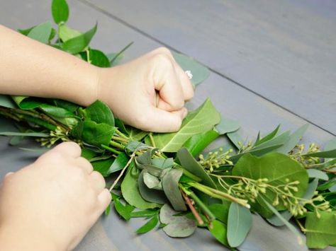 Floral Arrangements Spring, Make Floral Arrangements, Diy Wedding Garland, Greenery Wedding Centerpieces, Father Of Bride, Best Man Proposal, Table Garland, Groomsmen Gift Box, Low Cost Wedding