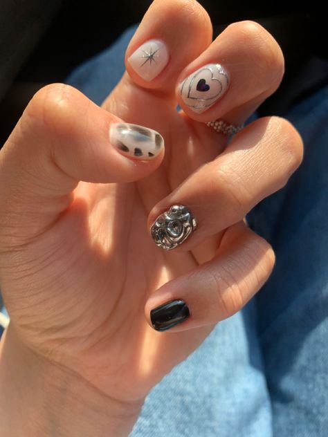 Aesthetic nails Grunge Aesthetic Nails, Aesthetic Nails, Beauty Clothes, Grunge Aesthetic, Nail Designs, Nails, Beauty, Design