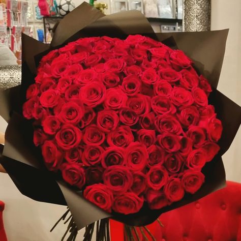 Red Roses Bouquet Wallpaper, 300 Roses Bouquet, Big Red Flowers, Red Roses Bouquet Black Paper, Huge Red Rose Bouquet, Big Red Bouquet Flowers, 100 Roses Bouquet Aesthetic, Birthday Flowers Bouquet Beautiful Roses Gift, Red Roses With Black Wrapping