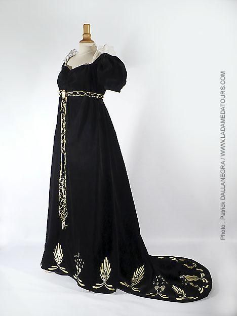 dress trim 1805 | Trimmed Dress: ca. 1812, embroidered velvet and lace. Black Regency, 1800s Dresses, Regency Gown, Regency Era Fashion, 1800s Fashion, Court Dresses, Regency Dress, Regency Fashion, Embroidered Velvet