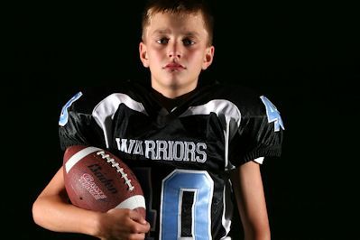 Playing the Game: The Truth About Youth Sports http://www.rootsofaction.com/playing-the-game-the-truth-about-youth-sports/ Football Team Pictures, Sport Photoshoot Ideas, Soccer Poses, Football Poses, Sport Photoshoot, Sport Portraits, Football Photography, Football Cheerleaders, Youth Football