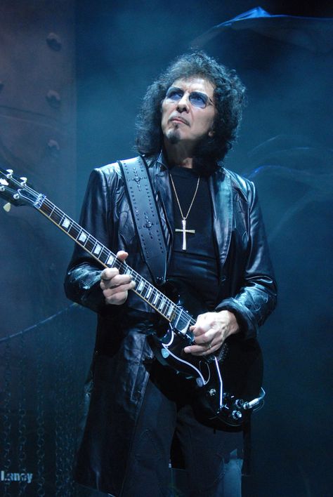 Tony Iommi Gary Cherone, Heavy Metal Guitar, Tony Iommi, Guitar Riffs, Rock Guitarist, Jethro Tull, Gibson Sg, Musica Rock, Rock N’roll