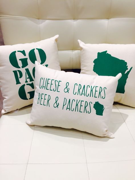 Packer decor! Diy Packers Decor, Packers Cricut Projects, Packers Decor, Green Bay Packers Bedroom Ideas, Packers Bedroom, Green Bay Packers Basement, Packers Christmas, Packers Party, Green Bay Packers Ornaments