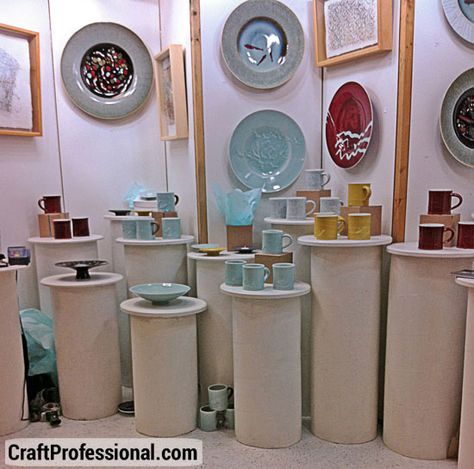 round pedestals Display Pedestal Ideas, Pedestal Ideas, Selling Pottery, Craft Booth Design, Art Fair Display, Craft Booths, Art Booth, Tent Ideas, Ceramic Pedestal