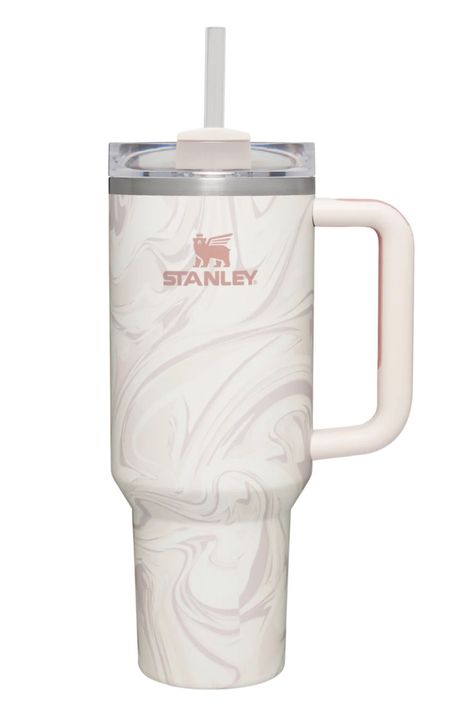 Stanley Water Bottle, Stanley Products, Trendy Water Bottles, Cute Water Bottles, Thermal Mug, Cute Cups, Travel Tumbler, Reusable Straw, Stanley Cup