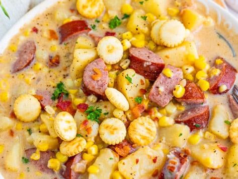 Creamy Corn Chowder Recipe with Kielbasa Recipe With Kielbasa, Creamy Corn Chowder Recipe, Creamy Corn Chowder, Easy Corn Chowder, Creamy Wild Rice Soup, Corn Chowder Soup, Crock Pot Corn, Potatoes Crispy, Potato Corn Chowder