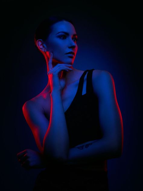 Hard Light Gel Portrait | NEXT LEVEL Workshops Edge Lighting, Colorful Portrait, Ig Post, Photo Tips, Light Photography, Bts Video, Next Level, Portrait Photography, Photography