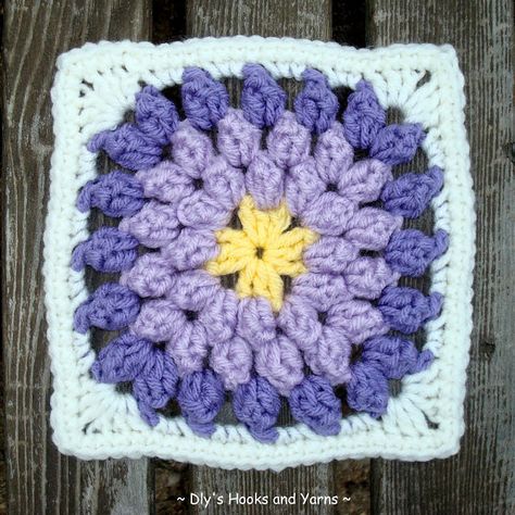 Blooming violet square ~ Free pattern from Dly's Hooks and Yarns Violet Granny Square, Crochet Flower Squares, Crochet Squares Afghan, Flower Granny Square, Crochet Flowers Easy, Trendy Crochet, Crochet Square Patterns, Granny Squares Pattern, Crochet Motifs