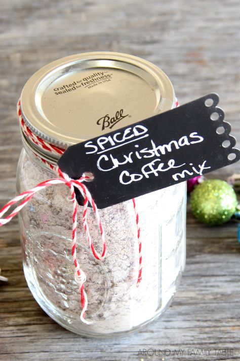 This Spiced Christmas Coffee Mix is the perfect blend of coffee, powdered milk, and sugars. Christmas Coffee Mix Recipe, Dry Coffee Mix Recipes, Coffee Mixes Recipes, Flavored Instant Coffee Mixes, Coffee Mason Jar Gift Ideas, Coffee Mixes In A Jar, Expresso Powder Recipes, Coffee Spice Blend, Coffee Mix Recipes