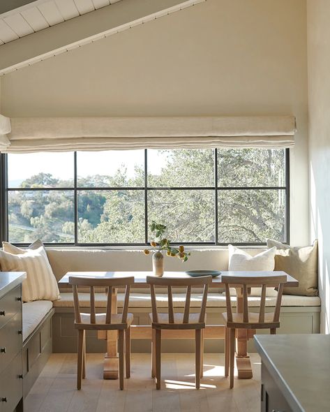 Jenni Kayne Ranch House, U Shaped Banquette, Aspen House, California Ranch, Long Dining Table, Property Design, Jenni Kayne, Kitchen Nook, House Things