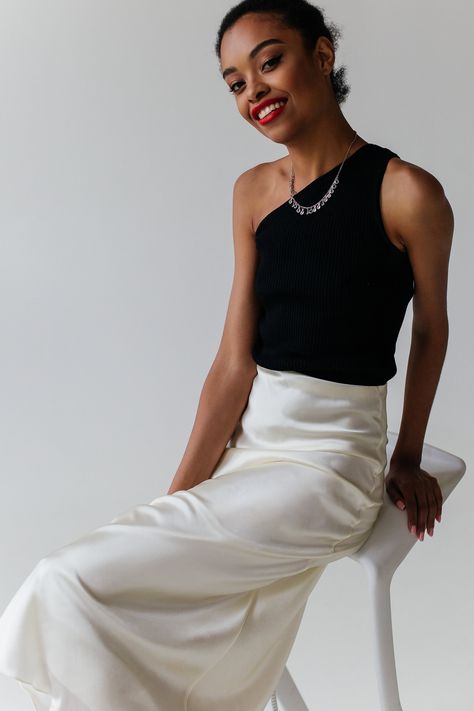 Satin Midi Skirt Outfits Summer, White Satin Skirt Outfit, Silk Midi Skirt Outfit, Satin Skirt Outfit Summer, Satin Midi Skirt Outfit, Midi Skirt Outfits Summer, Basic Skirts, White Satin Skirt, Silk Skirt Outfit