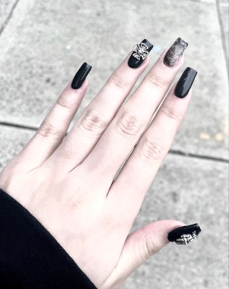 Gothic Short Nails, Goth Halloween Nails, Gothic Shorts, Goth Halloween, Goth Nails, Cute Charms, Black Nails, Halloween Nails, Short Nails