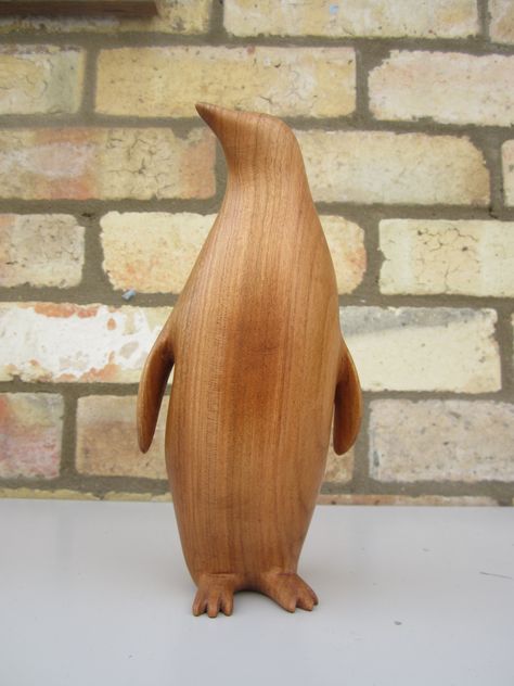 Wood Carving Penguin, Wood Carved Penguin, Wood Penguin, Penguin Sculpture, Wood Sculpture Art, Wood Carving Faces, Simple Wood Carving, Wood Carving For Beginners, Wood Carving Ideas