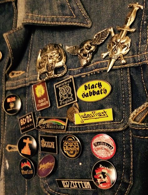 49scream:  “ Battle jacket pins from the early 80’s.  ” Punk Jacket, Rock Aesthetic, Punk Pins, Battle Jacket, Jacket Pins, Estilo Punk, Patches Jacket, It Goes On, Grunge Aesthetic