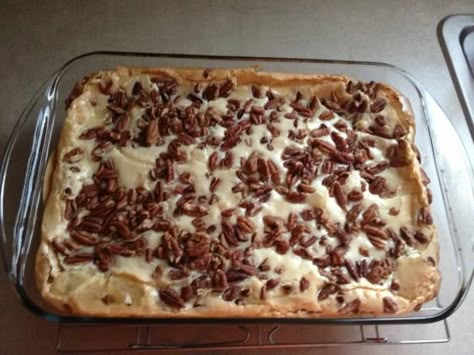 Julie Baker, Pecan Bars Recipe, Pecan Brownies, Cake Brownies, Butter Pecan Cake, Pecan Bars, Pecan Cake, Crescent Roll, Cake Bars