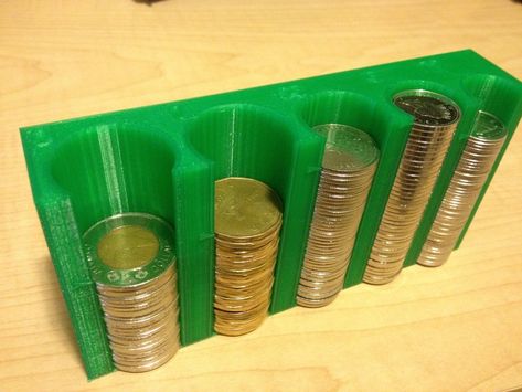 3D Printable Canadian Coin Organizer: Organize your Canadian coins in 3D printed style. Has slots for $2, $1, $0.25, $0.05, $0.10 coins. Also includes level indicators for counting common rolls of coins. Modele Impression 3d, Diy Tools Homemade, Coin Organizer, 3d Pen Art, Canadian Coins, Toy Sculpture, 3d Printing Diy, 3d Printing Pen, 3d Printing Projects