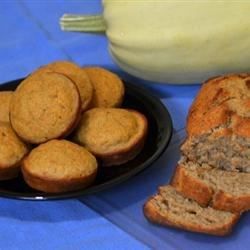 Shanas Spaghetti Squash Muffins - Allrecipes.com - Made half recipe. Used 1/2 AP/1/2 WW flour. Squeezed liquid from spaghetti squash. Added flaxseed. Used only 1/2 cup milk , added 3 Tbsp oil and forgot to put in melted butter, so drizzled over the top when they came out. Blended wet ingredients in blender. Very tasty! Tastes similar to a pumpkin muffin. Easy Oatmeal Muffins, Half Recipe, Squash Muffins, Easy Spaghetti Squash, Squash Bread, Veggie Recipe, Easy Spaghetti, Easy Oatmeal, Puff Recipe