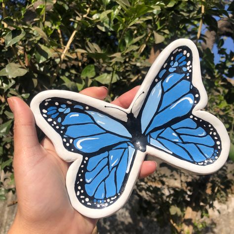 Butterfly Jewelry Dish, Butterfly Clay Tray, Air Dry Clay Butterfly, Ideas Arcilla, Butterfly Pottery, Butterfly Clay, Clay Jewellery Holder, Clay Butterfly, Pencil Drawings Of Animals