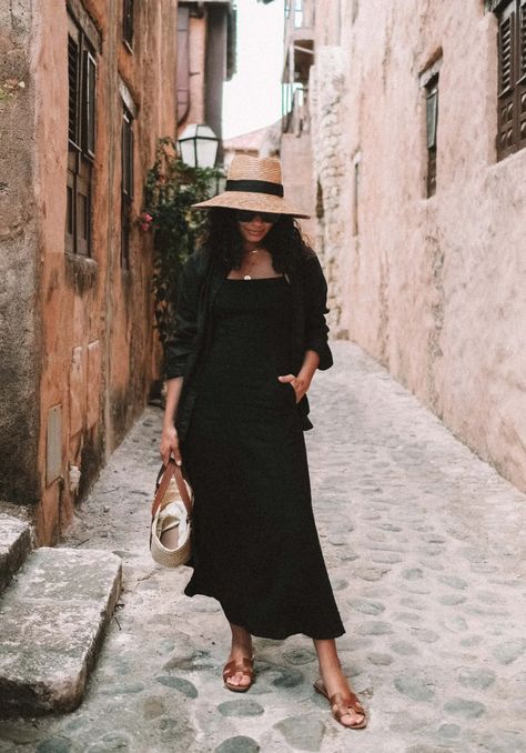 Black Straw Hat Outfit Summer, All Black Linen Outfit, Black Linen Dress Outfit Summer, Black Linen Dress Outfit, Linen Shirt Dress Outfit, Black Linen Outfit, Linen Dresses Summer Chic, Linen Dress Outfit, Straw Hats Outfit