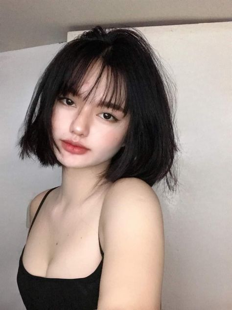 Girl With Short Black Hair, Dark Bob, Ulzzang Short Hair, Typography Tattoo, Girls With Black Hair, Asian Short Hair, Short Black Hairstyles, Cute Hairstyles For Short Hair, Girl Short Hair