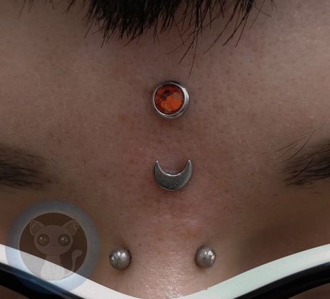 Bridge Piercing Men, Body Modification Aesthetic, Forehead Dermal, Forehead Piercing, Custom Piercing, Weird Piercings, Unusual Piercings, Forehead Tattoo, Unique Piercings