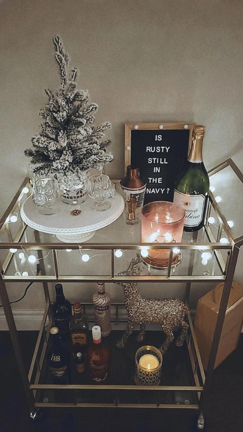 Christmas Coffee Cart Ideas, Bar Cart Holiday Decor, Dry Bar Christmas Decor, Holiday Drink Station, Christmas College Apartment, Christmas Bar Cart Decor, Christmas Condo Decor, Christmas Bar Set Up, Bar Cart Christmas Decor