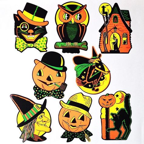 One of my most favourite things about Halloween is getting my ever increasing… Halloween Yard Signs, Halloween Yard Art, Halloween Lawn, Halloween Decor Diy, Halloween Wall Decor, Classic Halloween, Vintage Halloween Decorations, Halloween Party Supplies, Halloween Yard