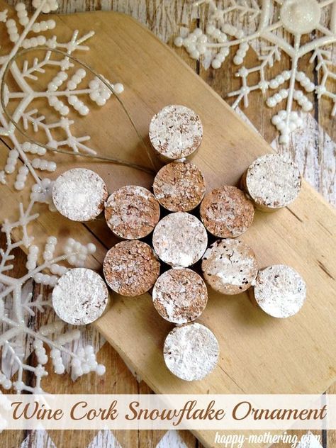 What a great use for all those #wine corks! Classic DIY Wine Cork Snowflake Ornament via @happymothering Wine Cork Snowflake, Upcycled Wine Corks, Wine Cork Christmas Tree, Cork Crafts Christmas, Cork Christmas Trees, Wine Cork Diy Crafts, Wine Cork Projects, Wine Cork Ornaments, Wine Cork Diy