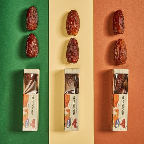 Medjool Dates – Packaging Of The World Ajwa Dates Packaging Design, Dates Packaging Design Boxes, Dates Branding, Dates Packaging Design, Date Packaging, Dessert Packaging Design, Date Food, Paper Icon, Eid Hampers