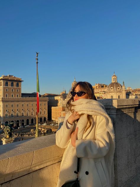 Italy Outfit Inspo Winter, Winter Venice Outfit, Trip To Italy Outfits Winter, Venice Outfits Winter, France Aesthetic Outfit Winter, Winter Outfits Rome, Outfits For Italy In December, Italy December Outfits, Rome Christmas Aesthetic