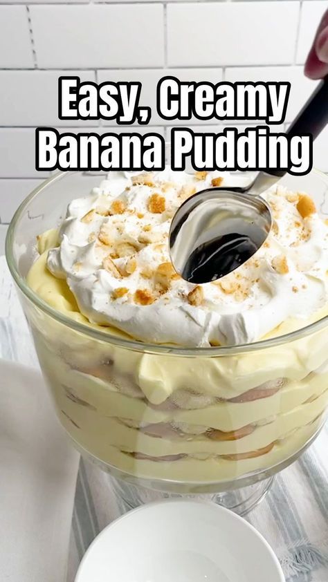 This Easy Banana Pudding recipe is a delicious no-bake dessert with layers of vanilla wafers, ripe bananas, and creamy vanilla pudding in a trifle bowl or 9 x 13 pan. It's the perfect make-ahead dessert for Thanksgiving, Easter, and family gatherings. Banana Wafer Pudding, Cream Cheese Condensed Milk, No Bake Banana Split Dessert, Easy Banana Pudding Recipe, Homemade Banana Pudding Recipe, Easy Banana Pudding, No Bake Banana Pudding, Southern Banana Pudding, Banana Split Dessert