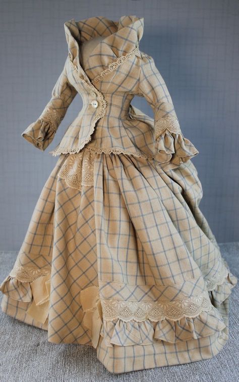 Antique Doll Dress Patterns, Vintage Dress With Ruffle Hem And Doll Collar, Vintage Francie Doll, Vintage Madame Alexander Dolls In Pink Tuille Dress, 1880s Fashion, Antique Doll Dress, Antique French Fashion Dolls, Lady Doll, German Fashion