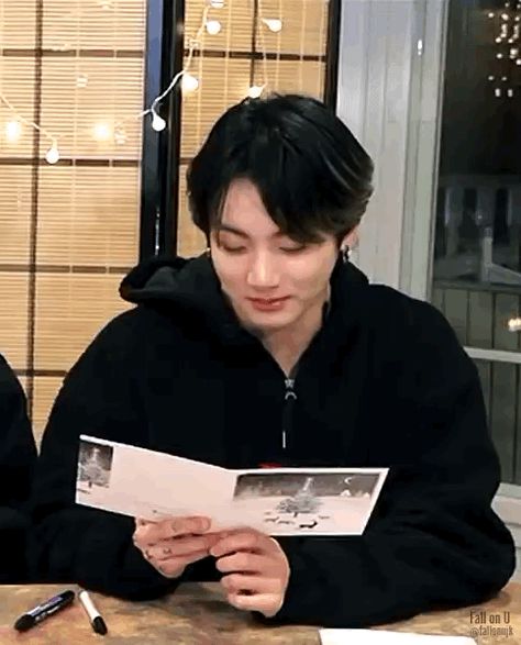 Jungkook Nose Scrunch, Jungkook Shocking Gif, Taehyung Crying Gif, Jikook Gif, Jungkook Crying Gif, Jungkook Serious Face Gif, Jungkook Looking At You Gif, Crying Gif, Bts Clothing