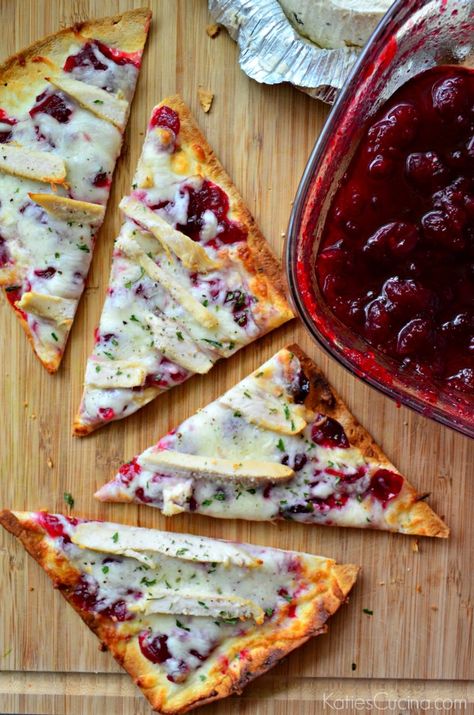 Use up leftover roast turkey breast and tangy cranberry sauce to make my recipe for an individual turkey and cranberry flatbread! Cranberry Sauce Ideas, Cranberry Flatbread, Turkey Flatbread, Turkey And Cranberry, Sauce Ideas, Recipe For Turkey, Recipes Sandwiches, Cook Turkey, Flatbread Pizza Recipes