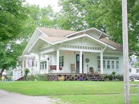 c.1918 Craftsman Bungalow in Greene Iowa Under $75K Fixer Upper Homes, Hutch Buffet, Cheap Old Houses, Built In Hutch, Cottage Bungalow, Old Sink, Bookcase With Glass Doors, Oak Trim, Craftsman Bungalow