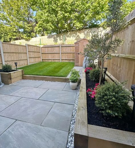 Small Garden Features, New Build Garden Ideas, Cozy Patios, Gardening Raised Beds, Small Garden Inspiration, Garden Ideas For Small Spaces, Small Backyard Garden Design, Tiny Backyard, Small Garden Landscape