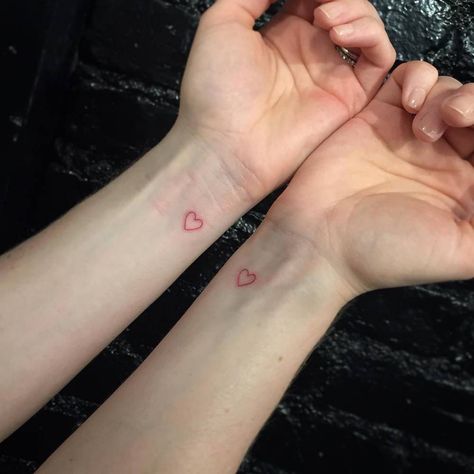 Heart Outline Tattoo, Heart Tattoo On Finger, Black Heart Tattoos, Emo Tattoos, Red Dragon Tattoo, Heart Tattoo Wrist, Red Heart Tattoos, Tiny Heart Tattoos, Small Heart Tattoos